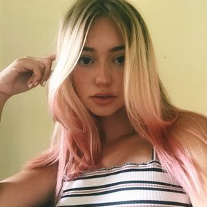 Meet your Posher, Adara